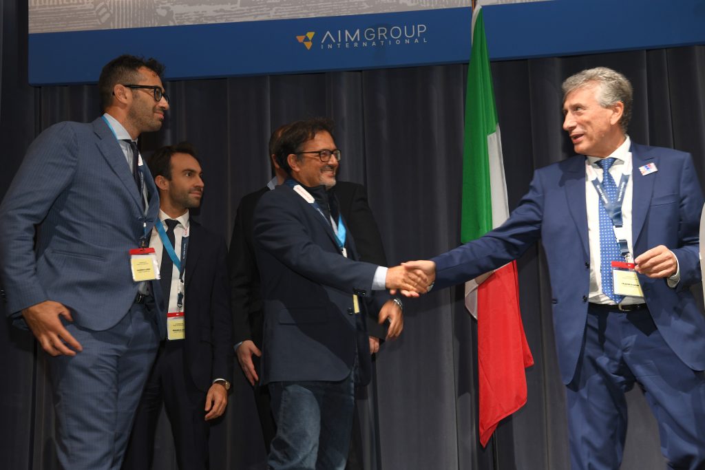 Premiazione dei nuovi FAIAC da parte del Presidente Antonio D’Onofrio